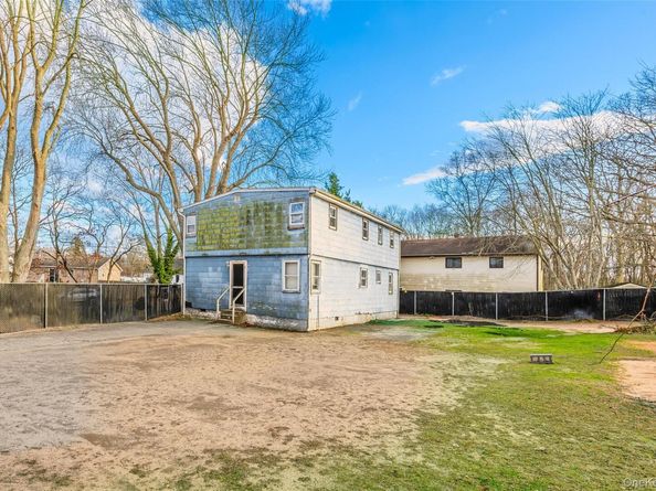 6 Sportsman Court, Shirley NY 11967