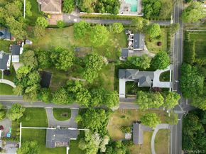 1130 Carlls Straight Path, Dix Hills NY 11746
