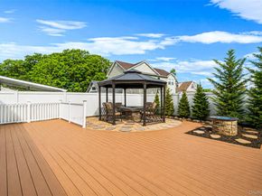 403 Brookside Court, Copiague NY 11726