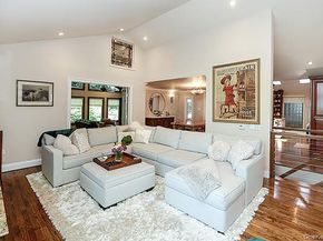 32 Randy Lane, Plainview NY 11803