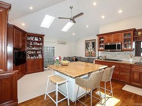 32 Randy Lane, Plainview NY 11803