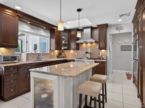 4 Cropley Court, Melville NY 11747