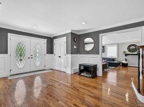 4 Cropley Court, Melville NY 11747