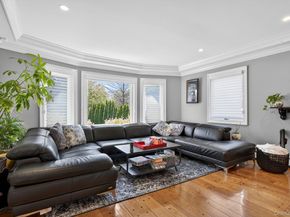 4 Cropley Court, Melville NY 11747