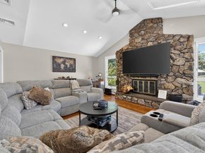 4 Cropley Court, Melville NY 11747