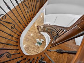 4 Cropley Court, Melville NY 11747