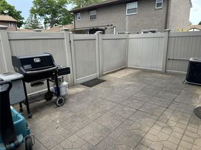 10 Sunhollow Court, Deer Park NY 11729