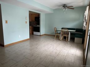 10 Sunhollow Court, Deer Park NY 11729
