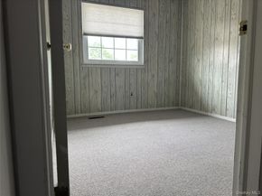 10 Sunhollow Court, Deer Park NY 11729