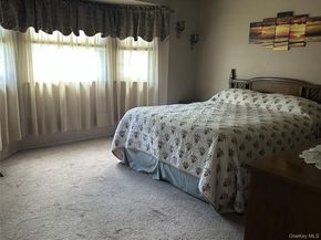 10 Sunhollow Court, Deer Park NY 11729