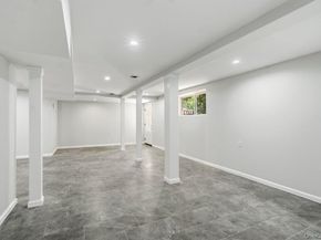 17 Tatterson Street, Roslyn NY 11576