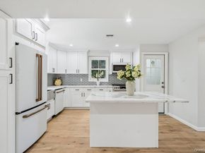 17 Tatterson Street, Roslyn NY 11576