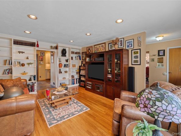 38 Hillvale Road, Albertson NY 11507