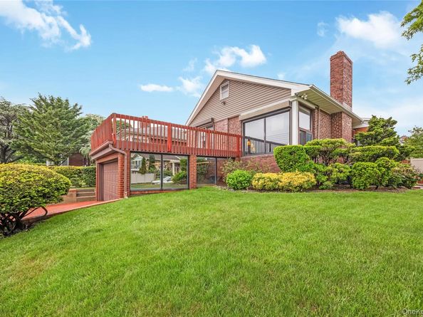 168-24 14th Avenue, Beechhurst NY 11357