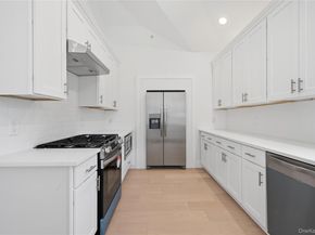 19 Montauk Highway 9, Westhampton NY 11977