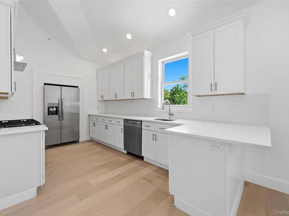19 Montauk Highway 9, Westhampton NY 11977