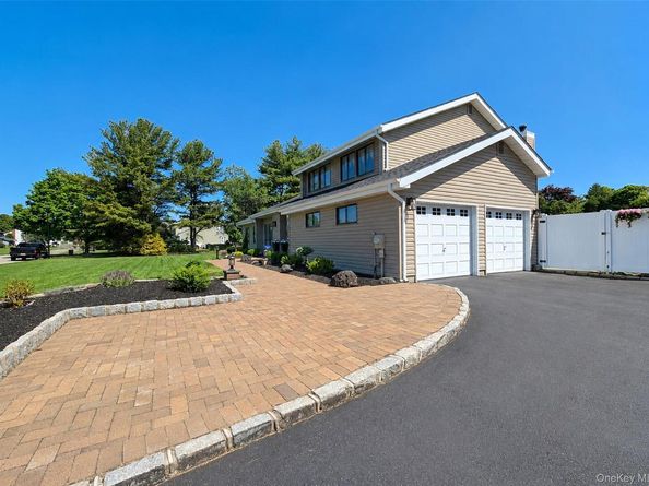 25 Vineyard Way, Mount Sinai NY 11766