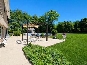 25 Vineyard Way, Mount Sinai NY 11766