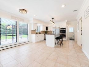 25 Vineyard Way, Mount Sinai NY 11766