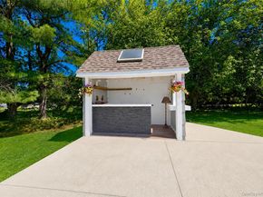 25 Vineyard Way, Mount Sinai NY 11766
