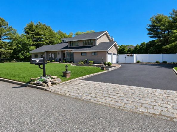 25 Vineyard Way, Mount Sinai NY 11766