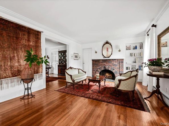 11 DeMott Avenue, Rockville Centre NY 11570