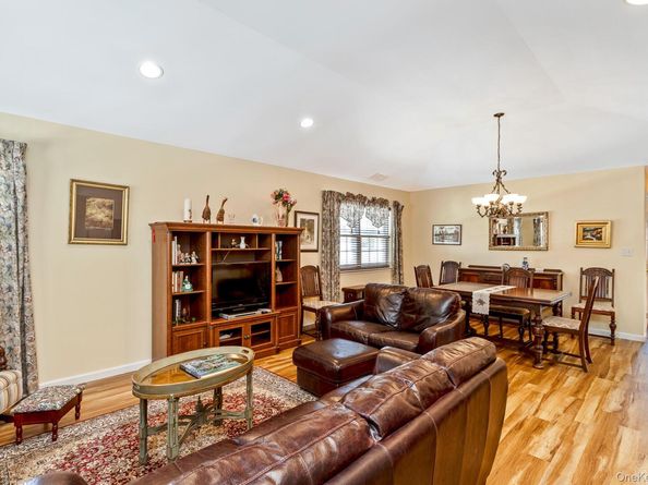 1204 Aerie Way 1204, East Quogue NY 11942