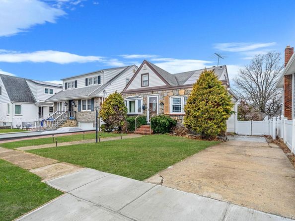 12 Edna Court, Valley Stream NY 11580