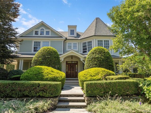 608 Shore Drive, Oakdale NY 11769