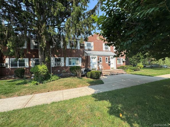 260-38 73 Avenue B1, Glen Oaks NY 11004