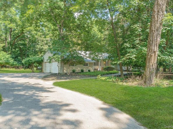 16 Landing Meadow Road, Smithtown NY 11787