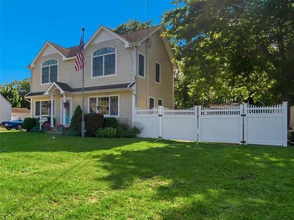 1228 Hyman Avenue, Bay Shore NY 11706