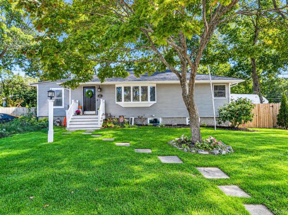 27 Ashwood Drive, Shirley NY 11967