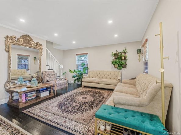 1517 Falmouth Avenue, New Hyde Park NY 11040