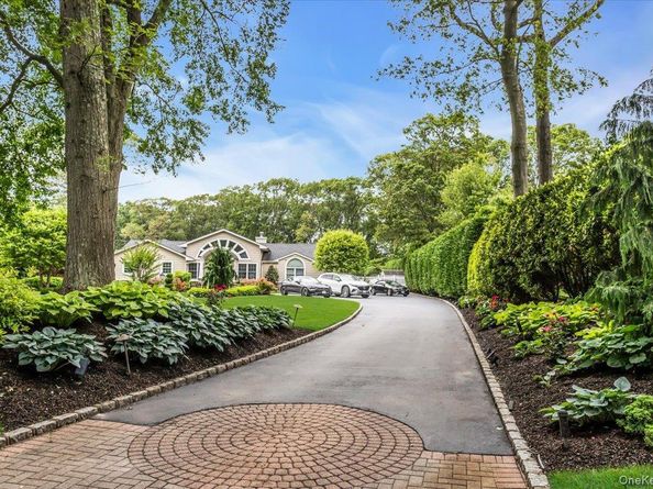 21 Buttonwood Drive, Dix Hills NY 11746