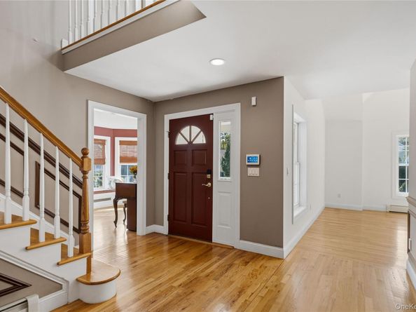 10 Matinecock Court, Locust Valley NY 11560