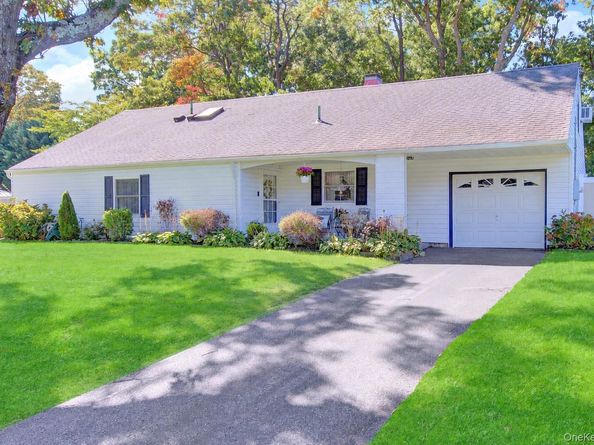 14 Campus Lane, Ronkonkoma NY 11779