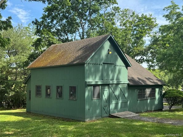 33 Crosby Street, Center Moriches NY 11934