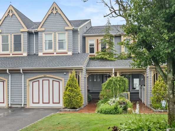 8 Victoria Drive 8, Amityville NY 11701