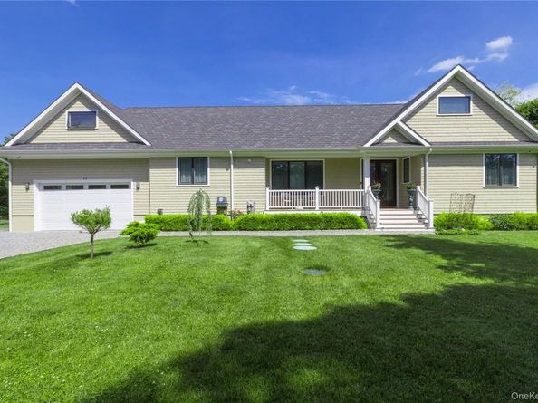 26 Tuthill Lane, Remsenburg NY 11960