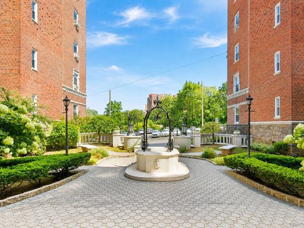 60 W Broad Street 1L, Fleetwood NY 10552