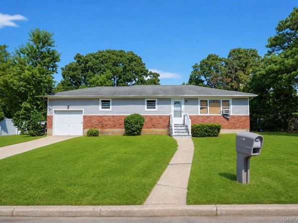 334 Robbins Street, Lindenhurst NY 11757