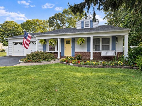 9 Sugarbush Lane, Coram NY 11727