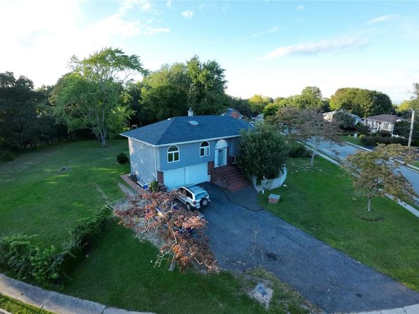 82 Yale Avenue, Oakdale NY 11769