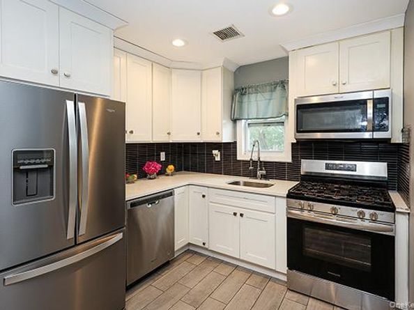 107 W Centennial Avenue, Roosevelt NY 11575