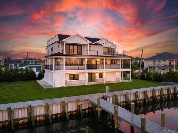 1 North Drive, Baldwin Harbor NY 11510