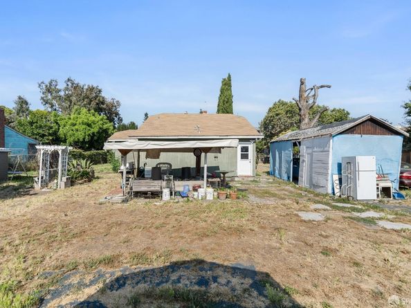 2340 Cooley Avenue, East Palo Alto CA 94303