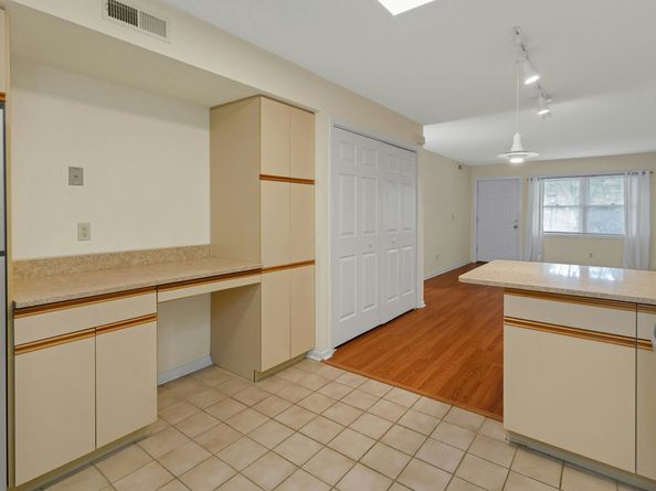 351 Pemberwick Road APT 111, Greenwich CT 06831