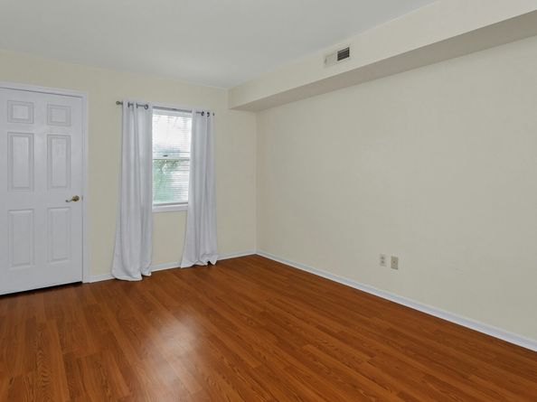 351 Pemberwick Road APT 111, Greenwich CT 06831