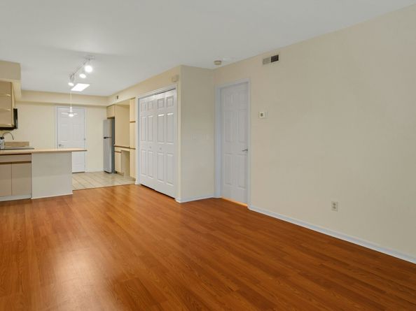351 Pemberwick Road APT 111, Greenwich CT 06831